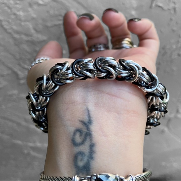 Celtic chain bracelet . handcrafted silver & black maille bizantine links - Picture 6 of 15